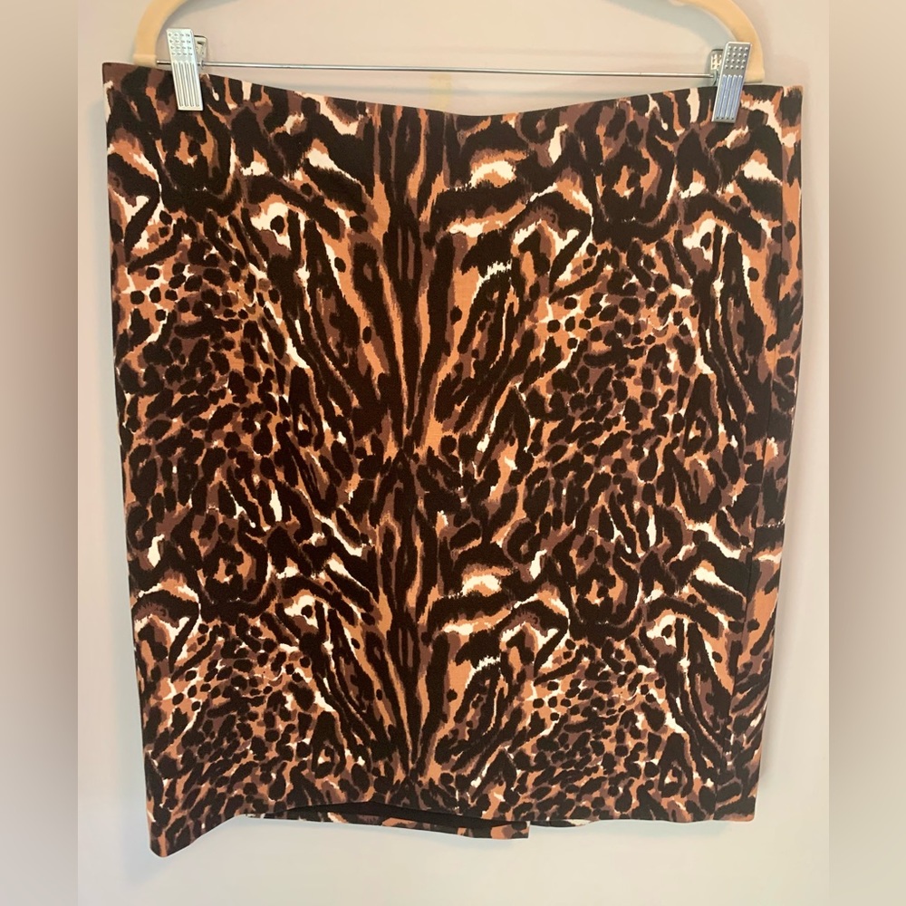 Talbots Women Skirt Size 16 Brown Black Lined Stretch Animal Print Back Slit.